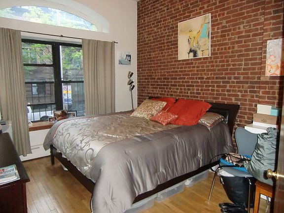 5th image of 61 W 70th St APT 4