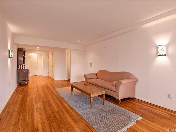 4th image of 30 Stoner Avenue #3O