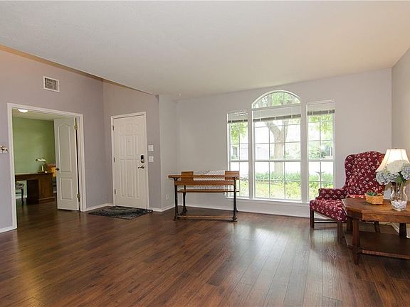 4th image of 2614 Oakwood Glen Dr