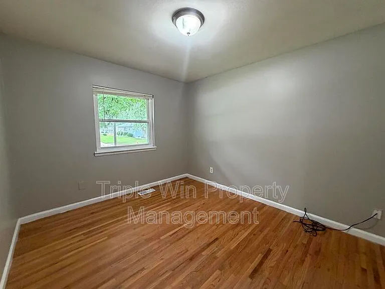714 Undercliff Dr — Photo 18