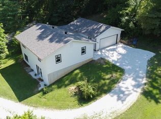 15973 Pellikan Ln, Grafton, IL 62037
