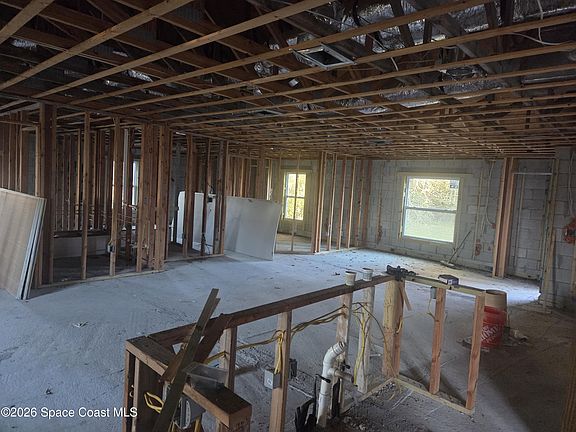 5th image of 2521 Pond St