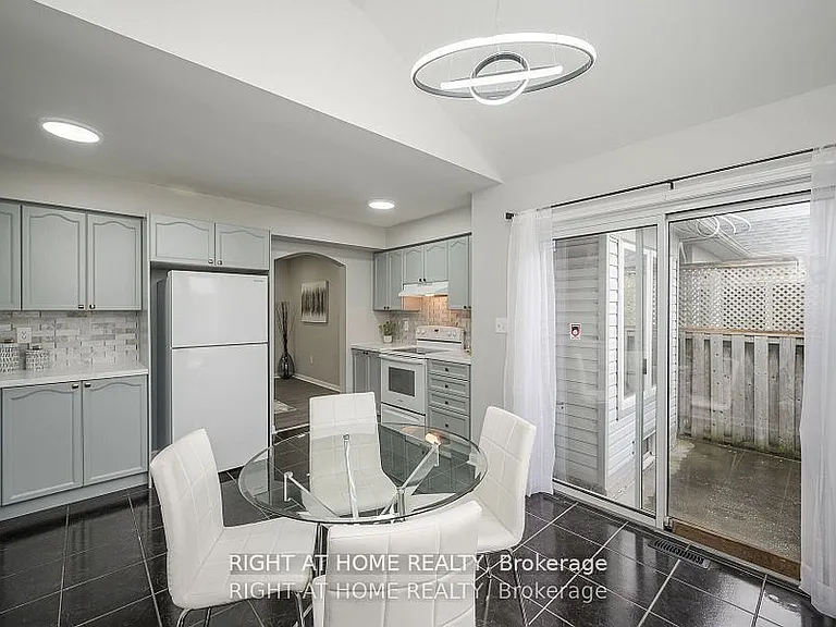 1724 Samuelson Cir — Photo 16