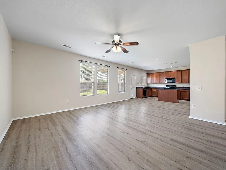 1418 S Maple Dr — Photo 5