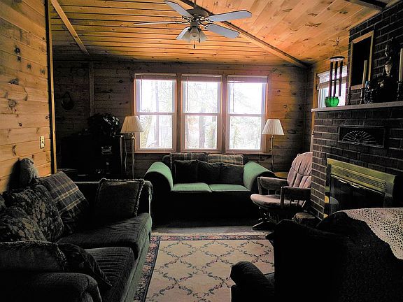 Living Room w. Fireplace