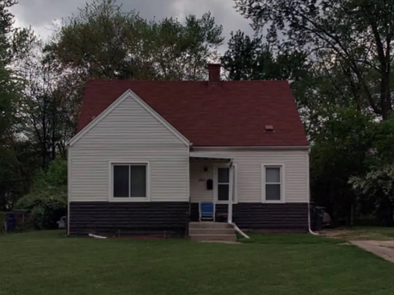 1945 Brentnell Ave — Photo 1