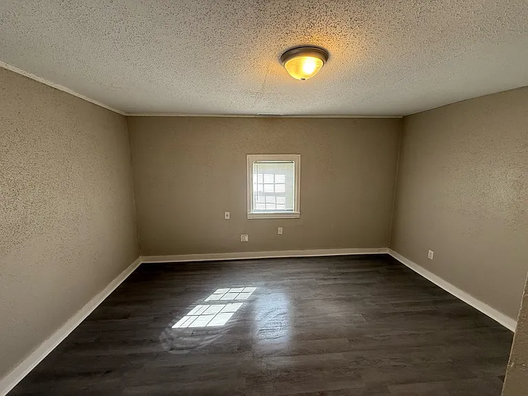 2673 Midland Ave — Photo 6