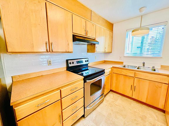 4th image of 20301 19th Ave NE APT 812