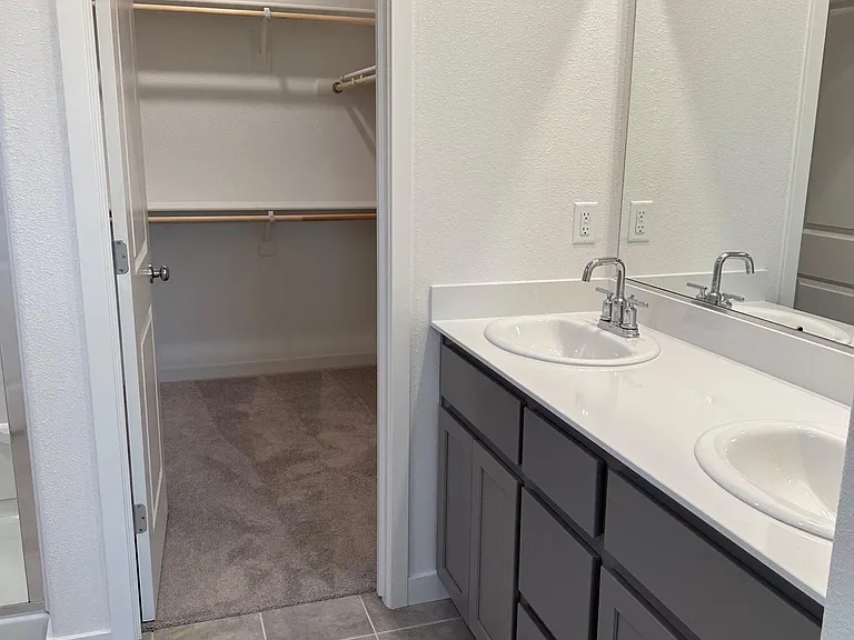 4405 Neptune Cir — Photo 11
