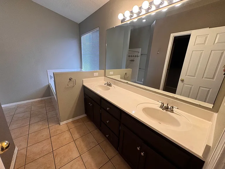 9701 Tapatio Dr NW — Photo 20