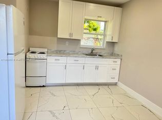 922 NW 2nd St APT 4, Miami, FL 33128