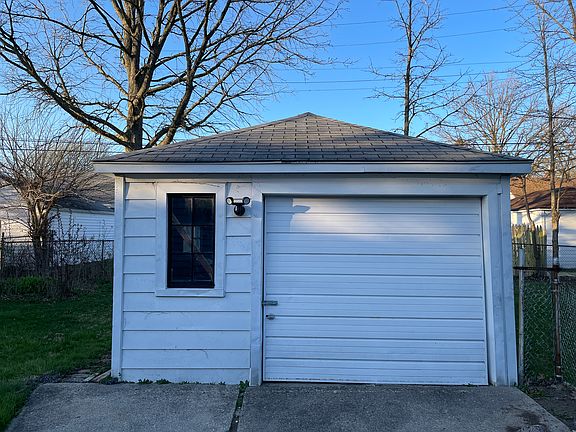 1 car detached garage
