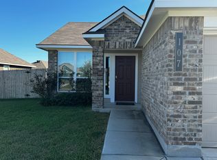 107 Meadow Lake Ct, Navasota, TX 77868
