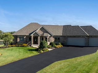 1285 Summerland Ky, Machesney Park, IL 61103