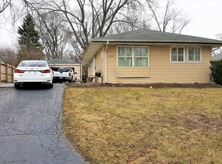 1811 Papoose Rd, Carpentersville, IL 60110