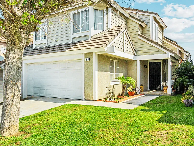 16230 Trailwinds Dr — Photo 1