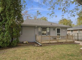 2352 E 38th St, Des Moines, IA 50317