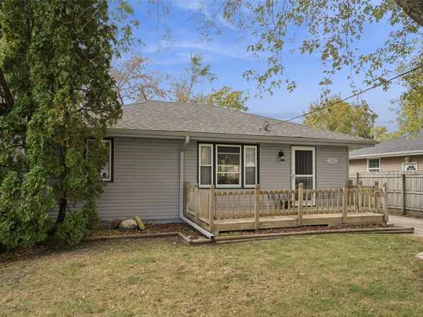 2352 E 38th St, Des Moines, IA 50317