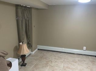 2 Hawthorne Ln, Valley Stream, NY 11581