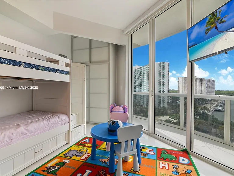 15811 Collins Ave #704 — Photo 9