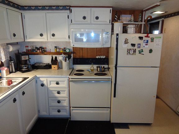 3rd image of 82 Violet Ln