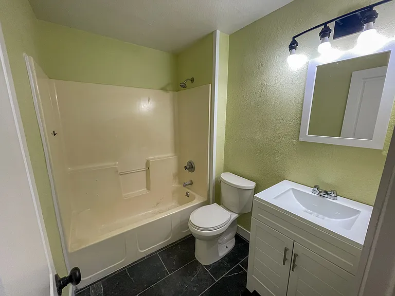 2328 SW Glacier Ave — Photo 12