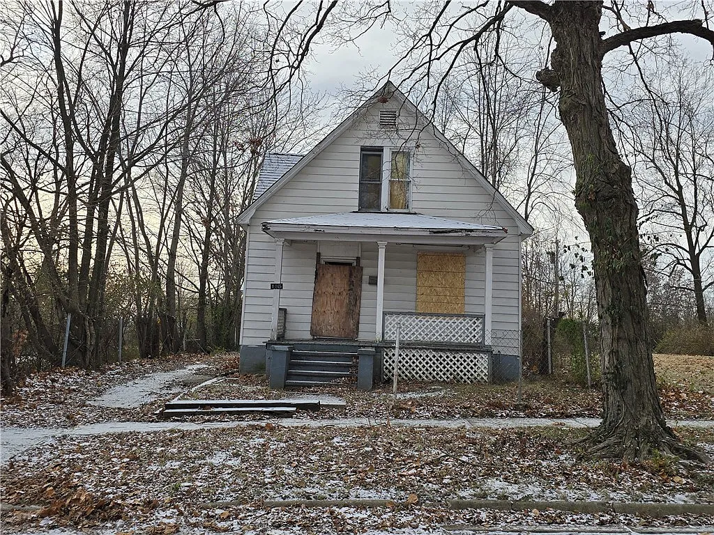 1065 W Green St photo 1