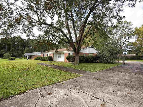 2nd image of 46003 Sunset Dr