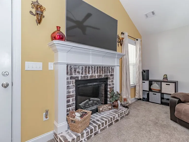 2112 Kinsale Ave — Photo 9