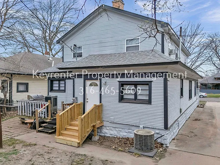 144 S Green St — Photo 18