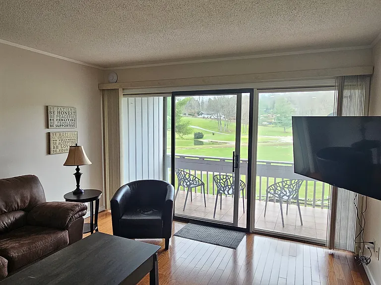 145 Fairway Ln #G — Photo 2