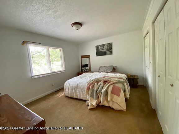 5th image of 215 Vesta St