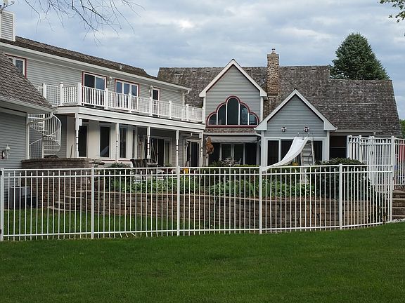 3rd image of 30 Brittany Dr