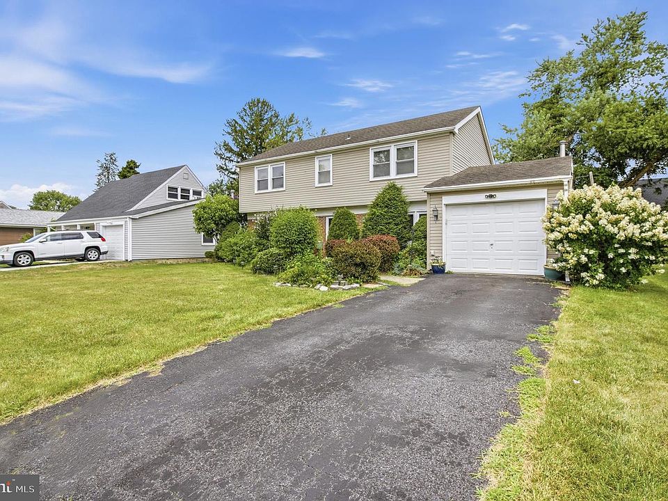 1st image of 10 Galton Ln