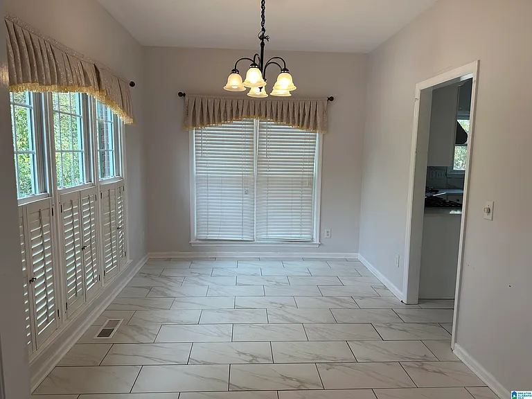 1715 Columbiana Ln — Photo 5