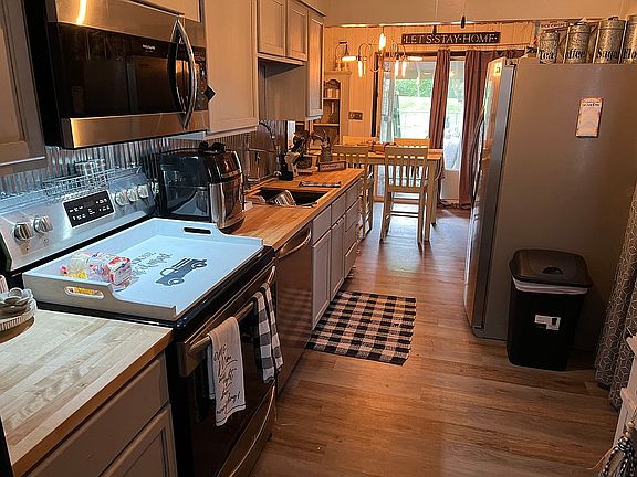 4th image of 2113 Herbert Ave