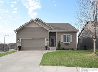 19105 Greenleaf St, Omaha, NE 68136