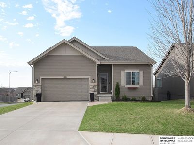 19105 Greenleaf St, Omaha, NE, 68136