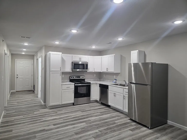 Willow Grove Apartments — Photo 42
