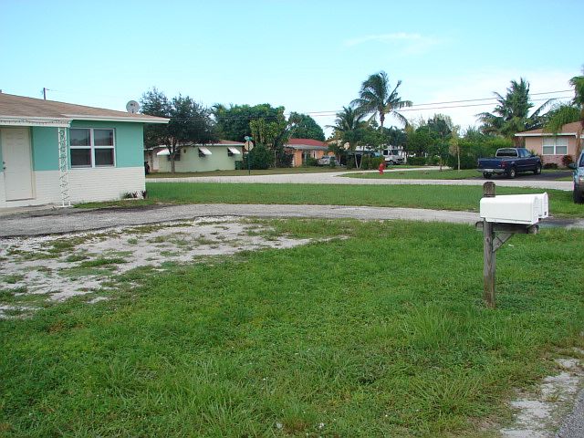 2nd image of 2903 Laura Ln
