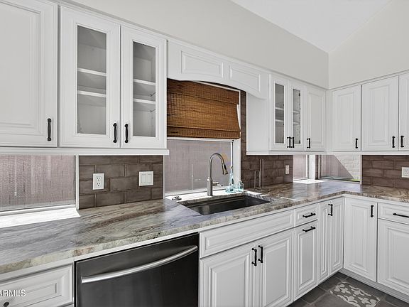 4th image of 3955 N Ranier --