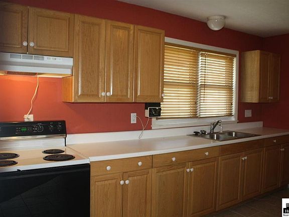 4th image of 204 3rd St E