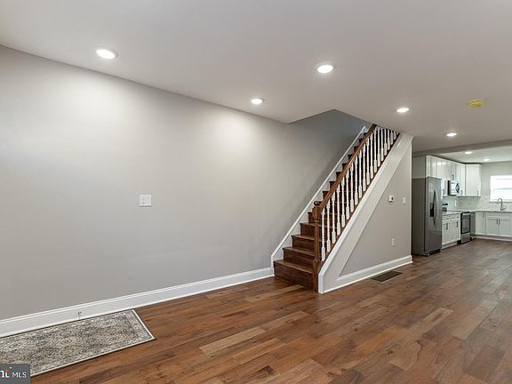 4th image of 2517 E Ann St