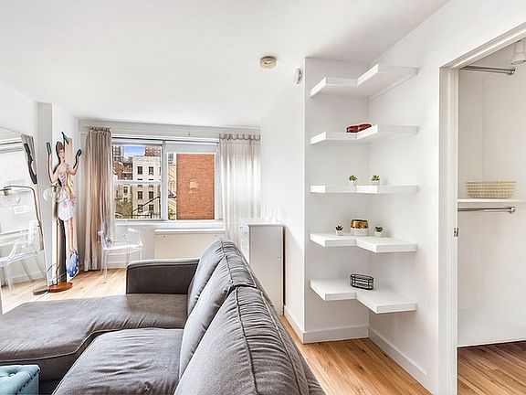 2nd image of 200 E 27th St APT 3X