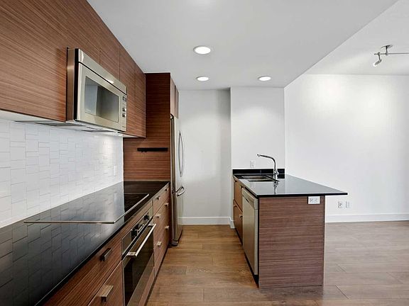 4th image of 1500 7th St SW #401