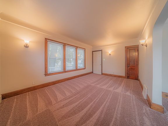 4th image of 23759 Carlisle Ave