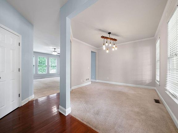 4th image of 230 Treadstone Ln