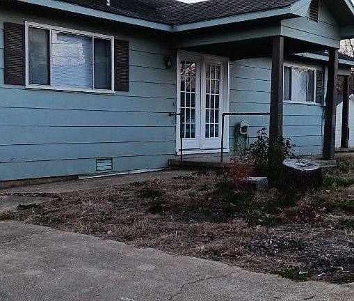 4th image of 1104 W Maud St