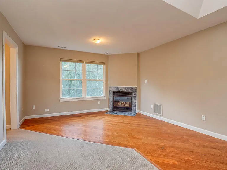 800 Sherrard Ct — Photo 22