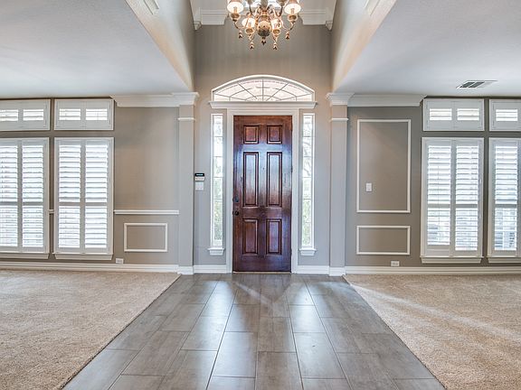4th image of 2715 Queen Elaine Dr